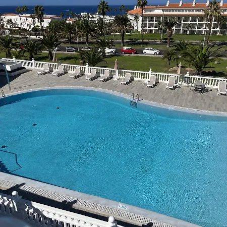 Playa Del Duque-amazing Views 2 Bedroom 아파트 아데제