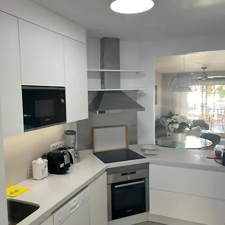 Playa Del Duque-amazing Views 2 Bedroom 아파트 *
