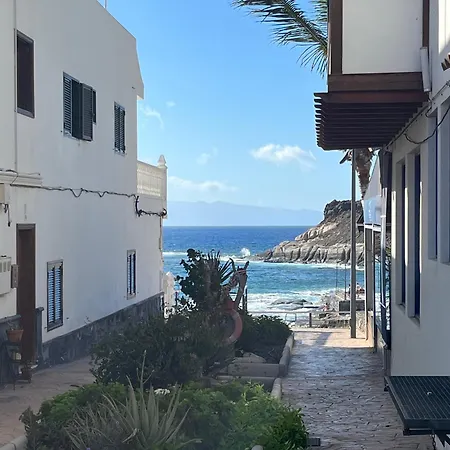 Playa Del Duque-amazing Views 2 Bedroom 아파트 아데제