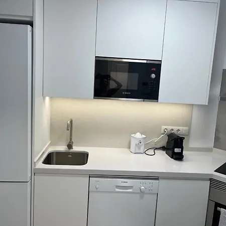 Playa Del Duque-amazing Views 2 Bedroom 아파트 아데제
