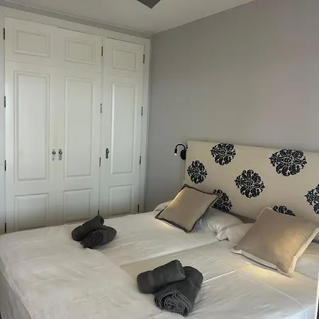 아파트 Playa Del Duque-amazing Views 2 Bedroom