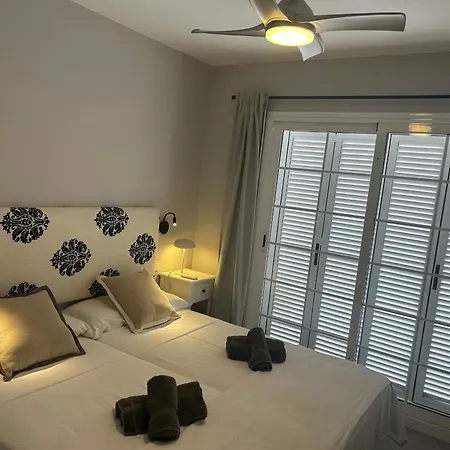 아파트 Playa Del Duque-amazing Views 2 Bedroom 아데제