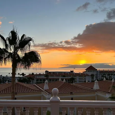 Playa Del Duque-amazing Views 2 Bedroom 아파트 아데제